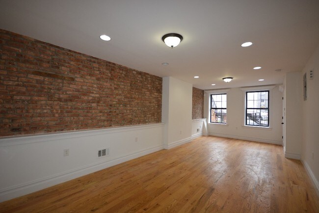 Foto del edificio - 696 Lexington Ave