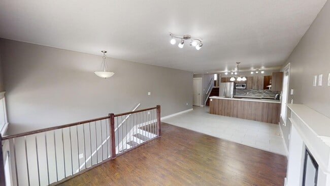 Building Photo - 11342-113105 105 Ave