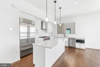 Building Photo - 3213 Birchview Walk