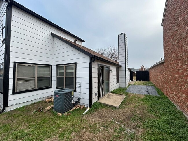 Building Photo - 1305 White Lake Dr