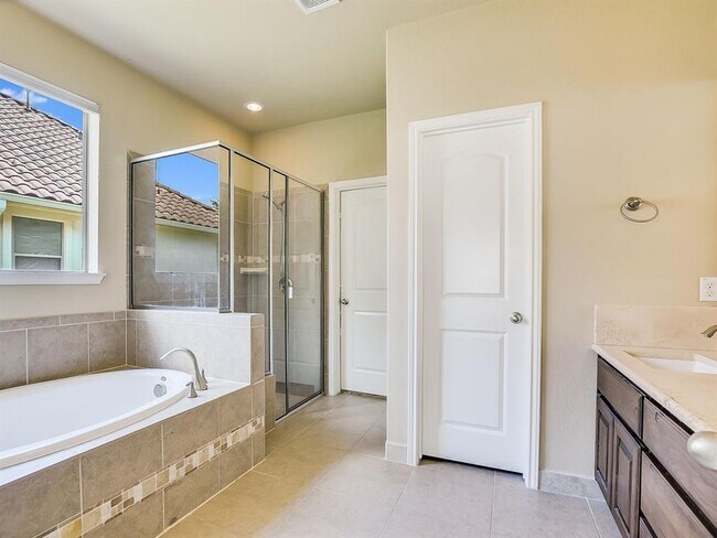 Building Photo - 12232 Fairway Cove