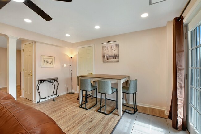Building Photo - 12614 Bay Tree Way