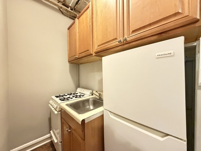 Building Photo - 2849 N Burling St
