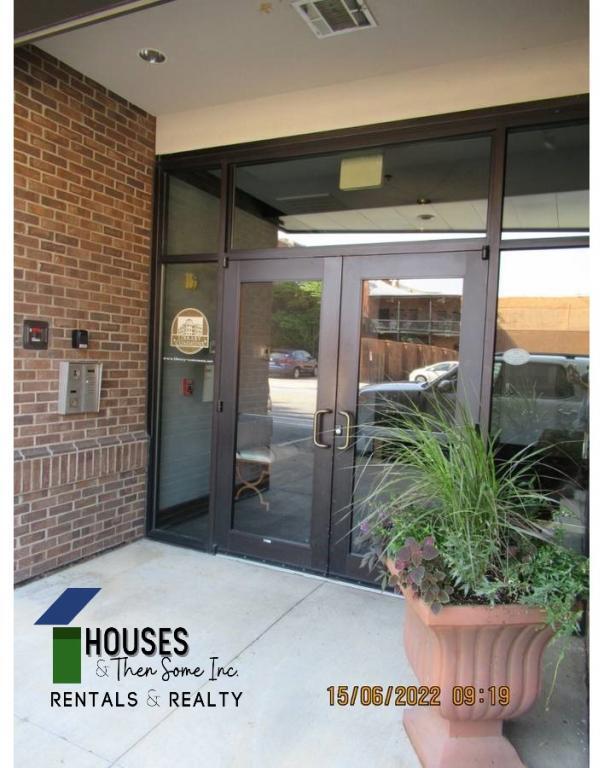 Building Photo - 155 E Broad St. #302