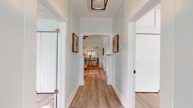 Building Photo - 1504 E 33rd Ave