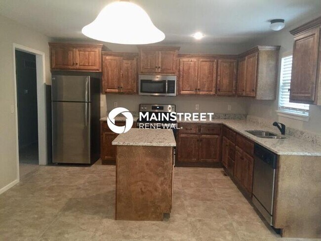 Foto del edificio - 4 Bedroom Pet-Friendly Home in Louisburg, KS with Main Street Renewal