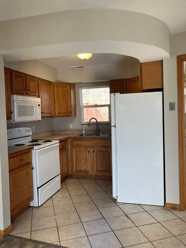Building Photo - 2 Bedroom 1 Bath Ranch For Rent