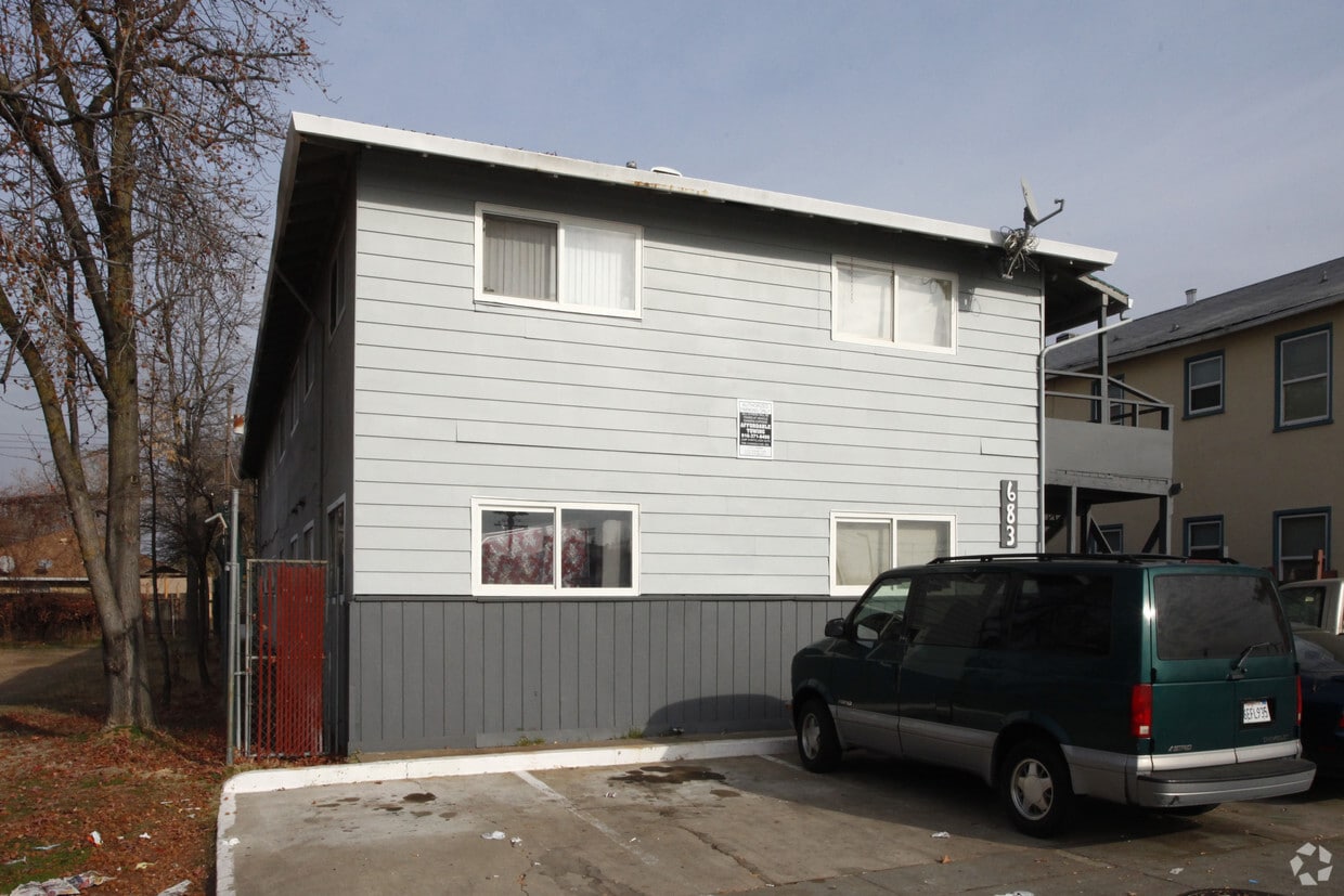 Building Photo - 683 El Camino Ave