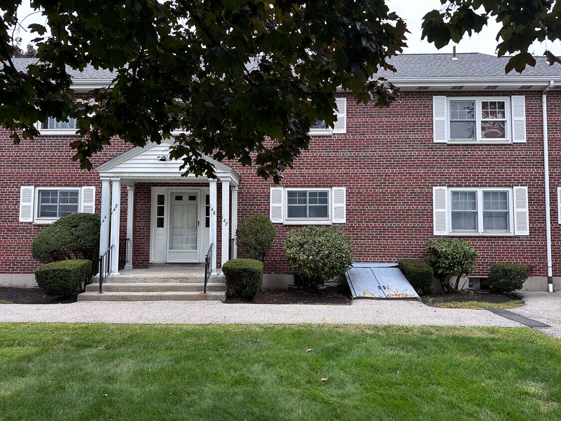 Back Entrance - 147 Emerson Gardens Rd