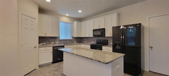 Building Photo - 113 Fallow Cv