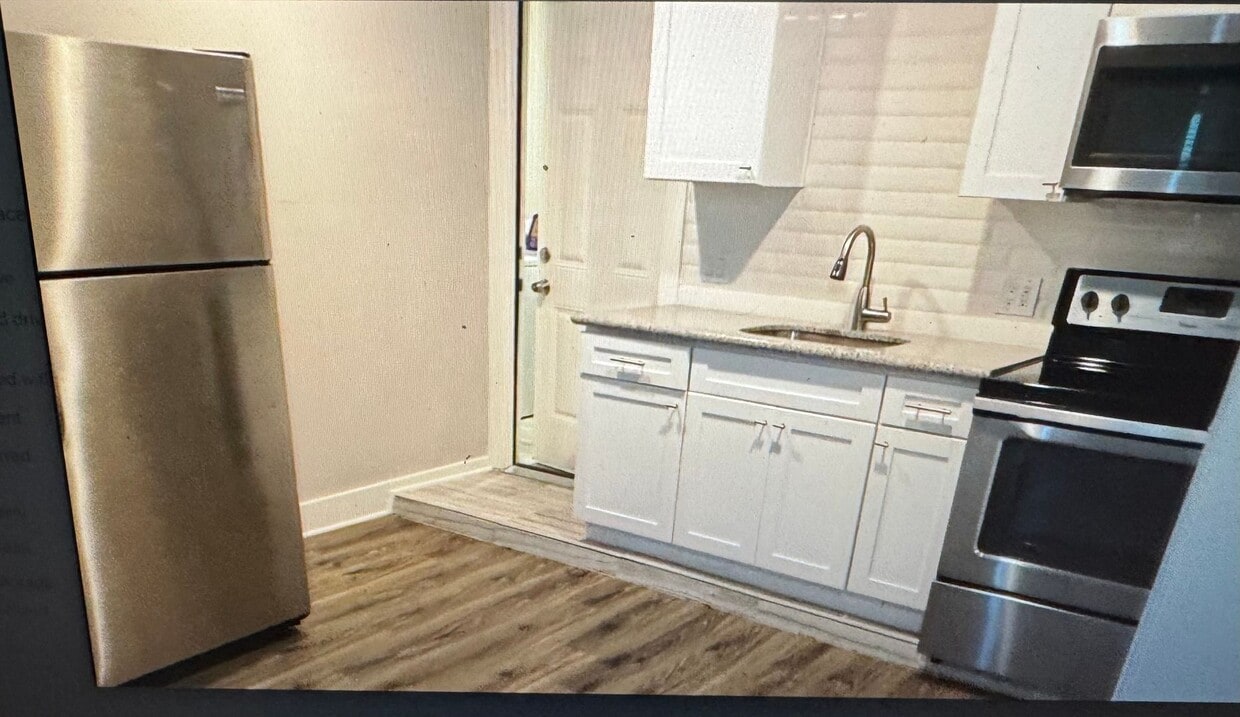 Foto del edificio - Updated one bedroom garage apartment