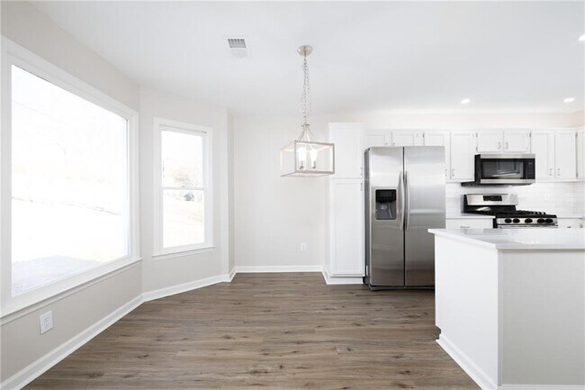Foto del edificio - 1854 Cooper Lake Rd SE