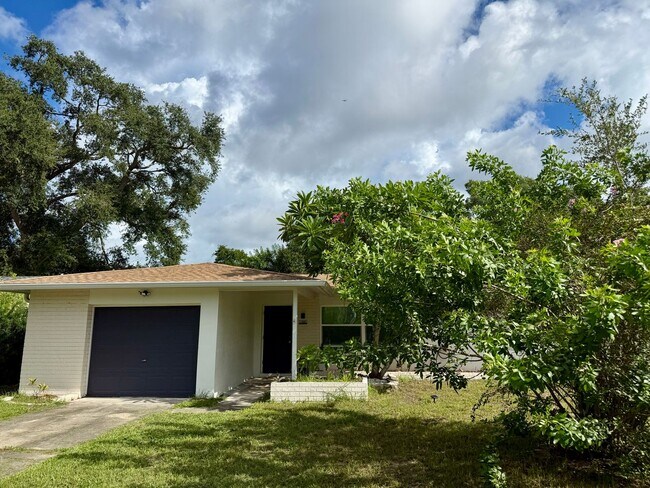 Foto del edificio - 13583 Imperial Groves Dr E