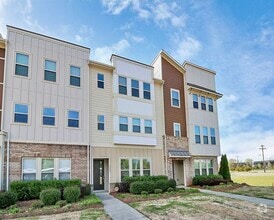 Building Photo - 2633 Statesville Ave