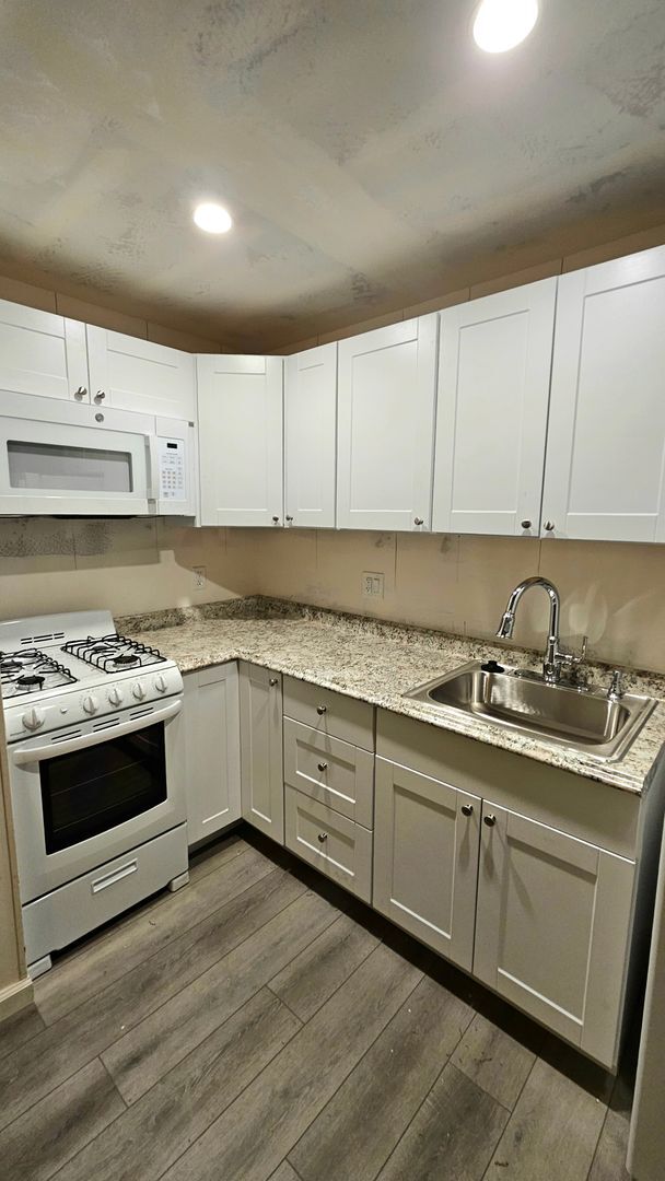 Interior Photo - Redwood Terrace