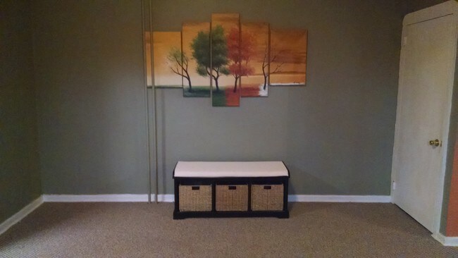 Foyer - 616 Grove St