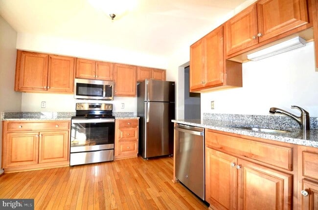 Building Photo - 5676 Ridge View Dr