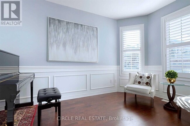 Photo du bâtiment - 1368 Connaught Ter