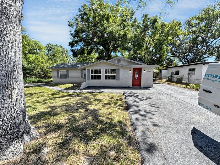 Foto principal - 1650 E Pine Ave