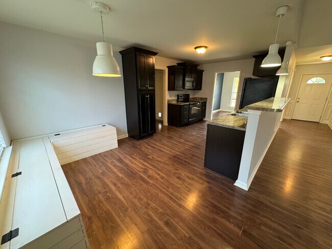 Foto del edificio - 1015 Timber Valley Way