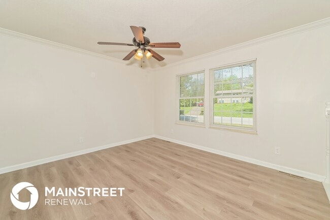 Building Photo - 713 W Meadecrest Dr
