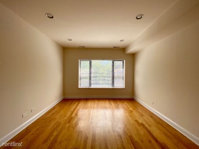 Building Photo - 3 br, 2 bath Condo - 7601 N Sheridan Rd