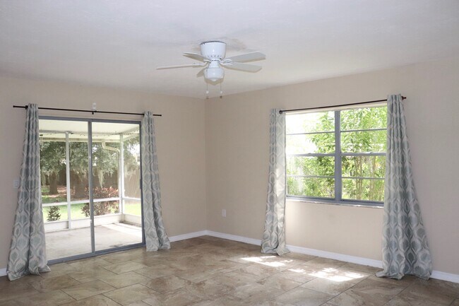 Building Photo - 34526 Sparkling Dr