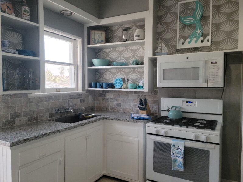 Primary Photo - 4404 Ave N 1/2