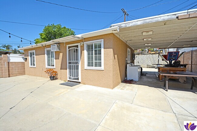 Foto del edificio - 4643 Butterfly Ln