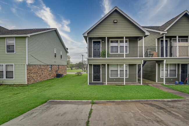 Building Photo - 341 Ware Dr