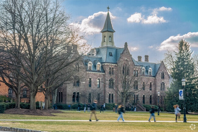 Students Walkin on Main Green