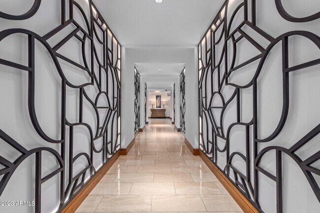 Foto del edificio - 7181 Camelback Rd