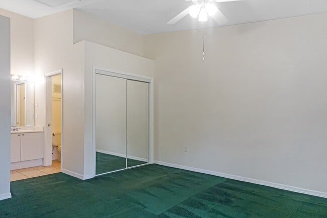 Building Photo - Condo in Kissimmee now available!