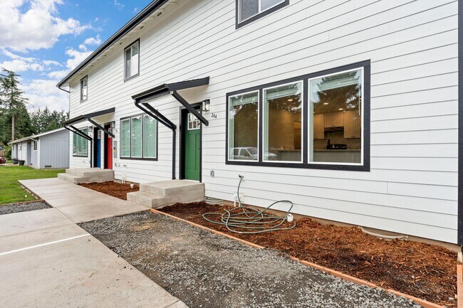 Building Photo - Brand new 3 bedroom 3 full bath townhouse in Thurston! $1,000 OFF YOUR FIRST MONTH'S RENT!