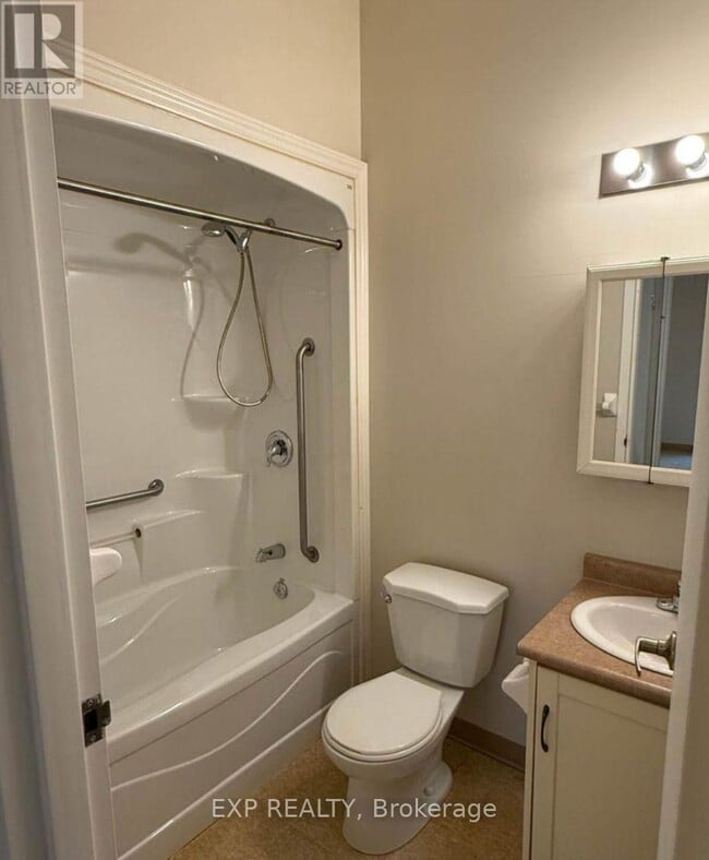 Building Photo - 25 Winniett St