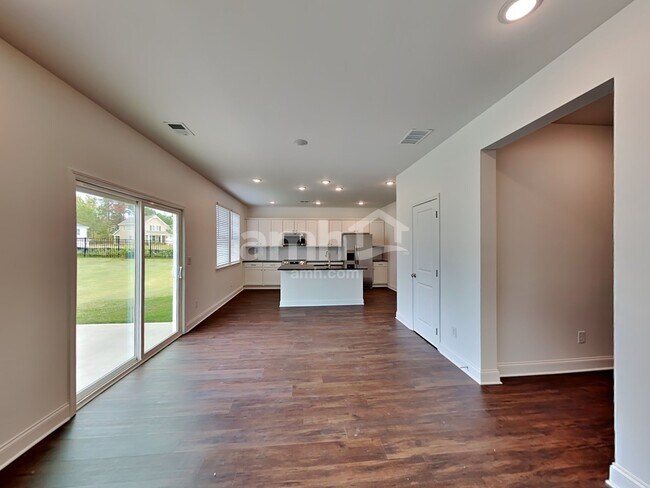Building Photo - 50 Spruce Cir