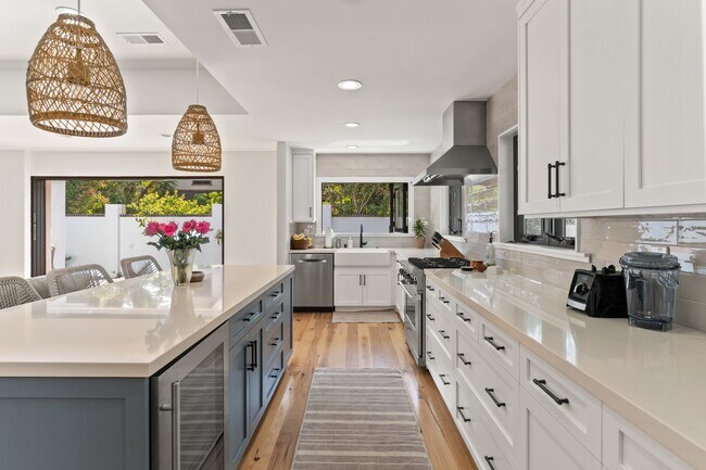 Foto del edificio - 728 Pomona Ave