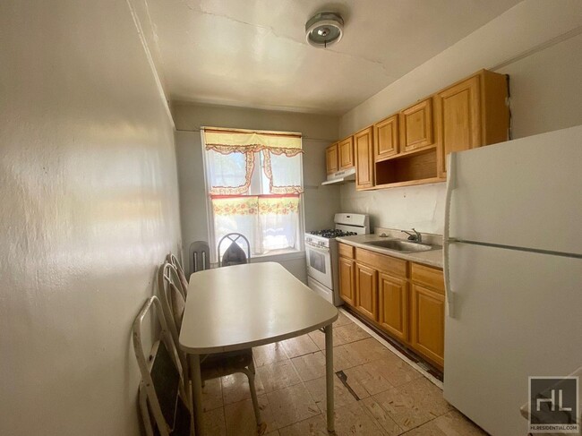 Building Photo - Sunny Crown Heigts 1BR 1BA By The Park