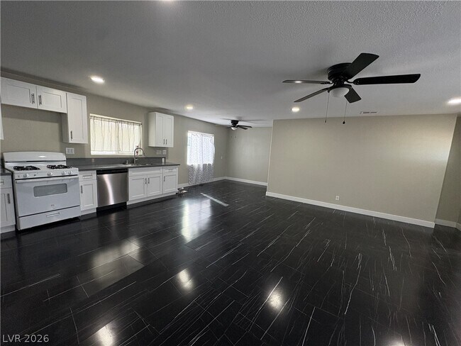 Foto del edificio - 223 Mojave Ln