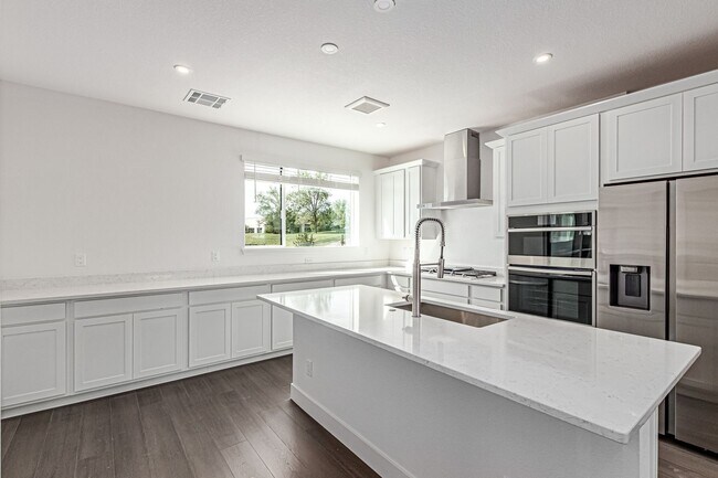 Foto del edificio - Brand new townhome steps to huge park!