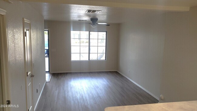 Foto del edificio - 7801 N 44th Dr