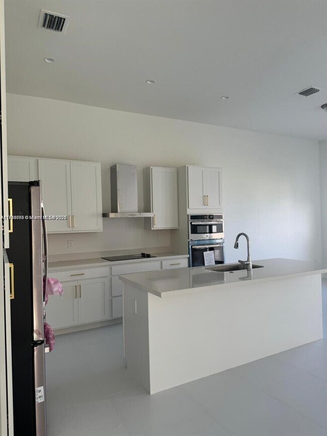 Foto del edificio - 14430 SW 18th St