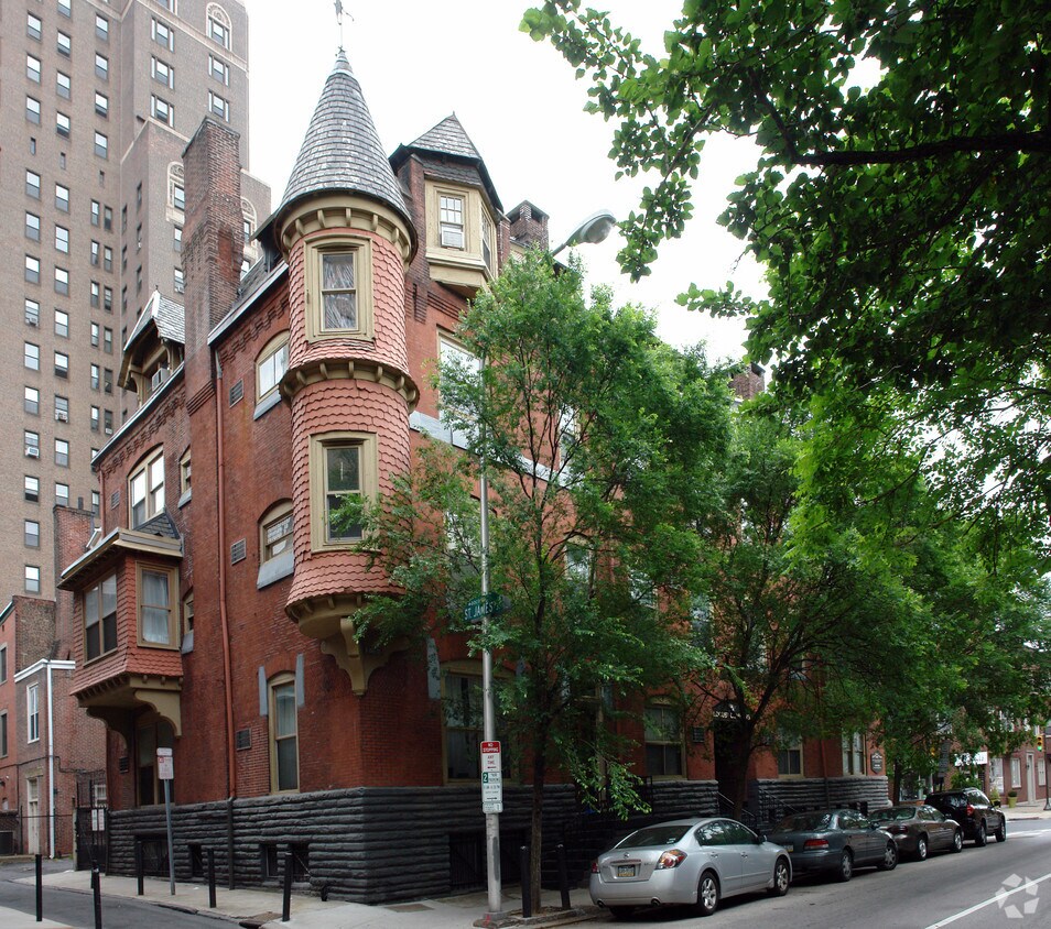 Building Photo - Locust Commons