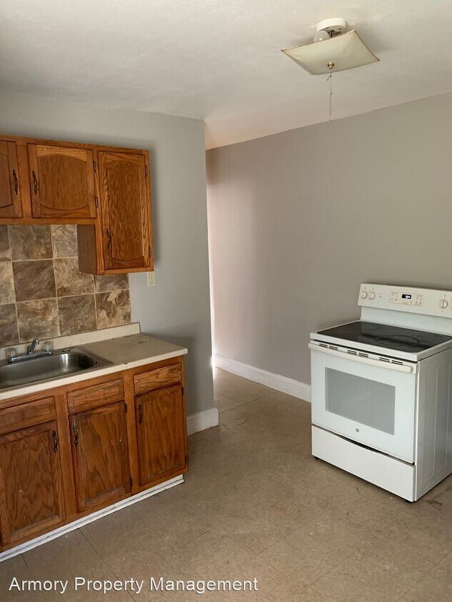 30 Sachem St, Springfield, MA 01108 Room for Rent in Springfield, MA