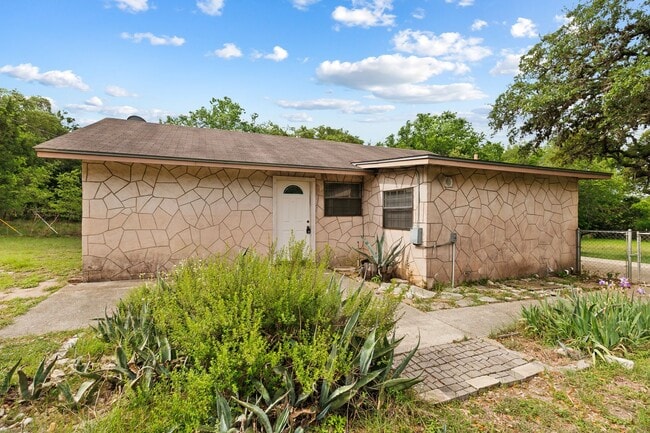 Building Photo - 9423 Aqua Dr