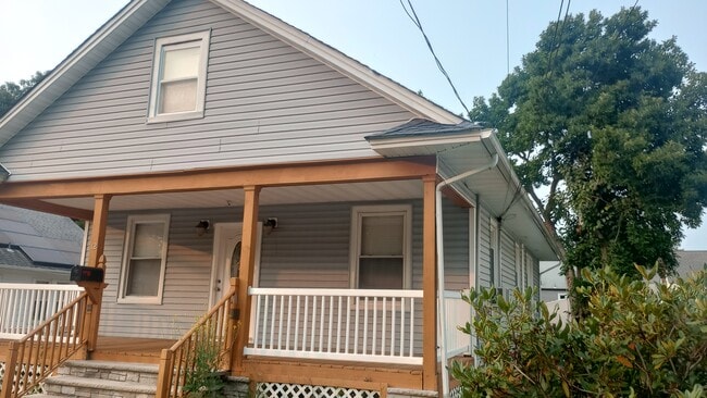 Building Photo - 12 Hillside Ave