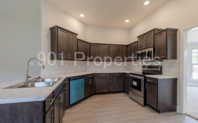 Foto del edificio - 5961 Uselton Dr