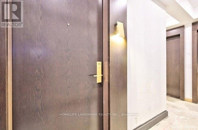 Building Photo - 330 Richmond St W