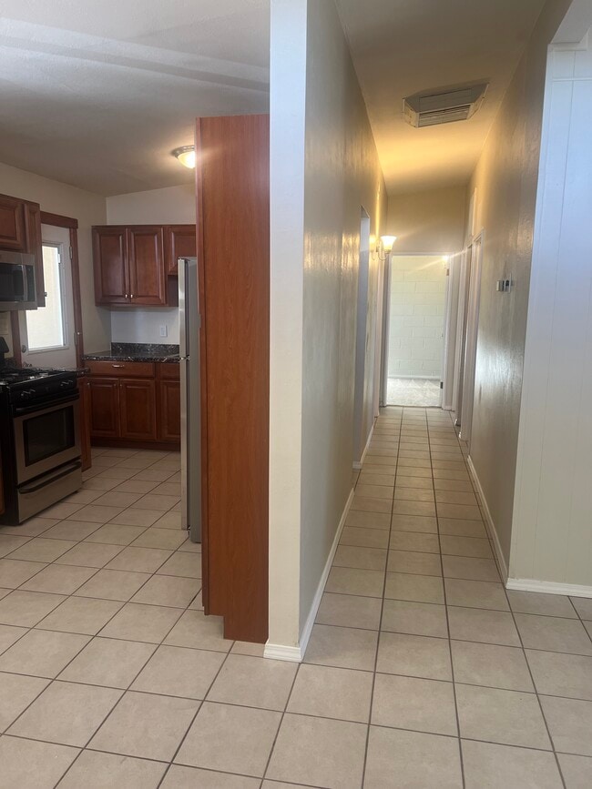 Foto del edificio - 824 Clovis Ave