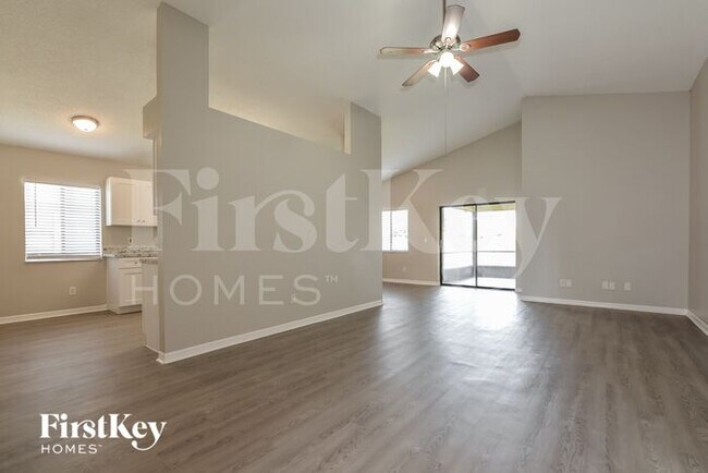 Foto del edificio - 312 River Chase Dr